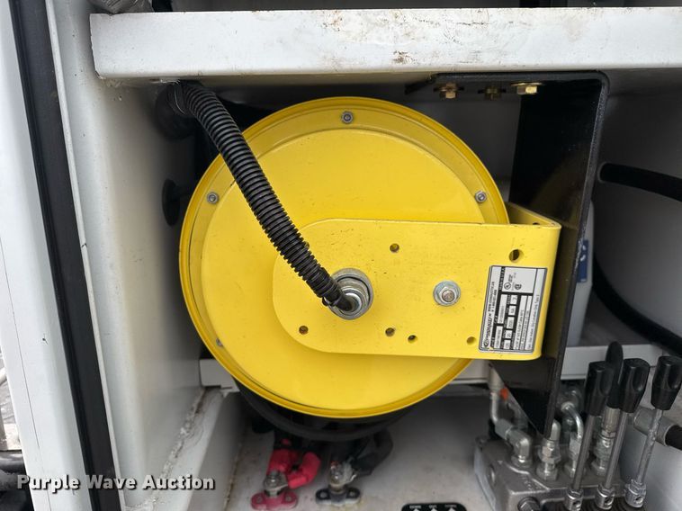 image for item EG2490 2022 Ford F550 utility / service truck