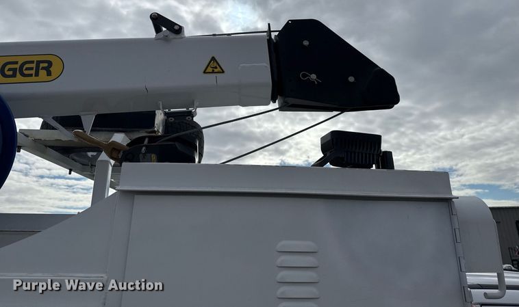 image for item EG2490 2022 Ford F550 utility / service truck