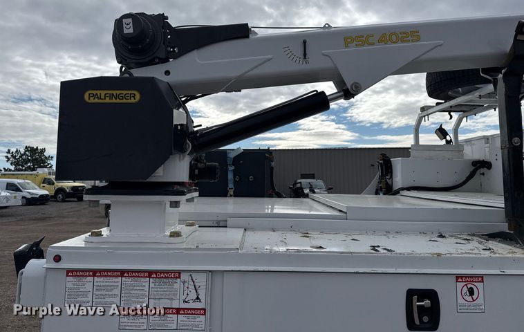 image for item EG2490 2022 Ford F550 utility / service truck