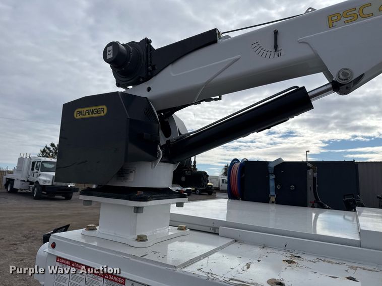 image for item EG2490 2022 Ford F550 utility / service truck