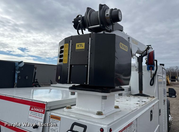 image for item EG2490 2022 Ford F550 utility / service truck