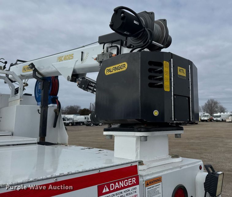 image for item EG2490 2022 Ford F550 utility / service truck