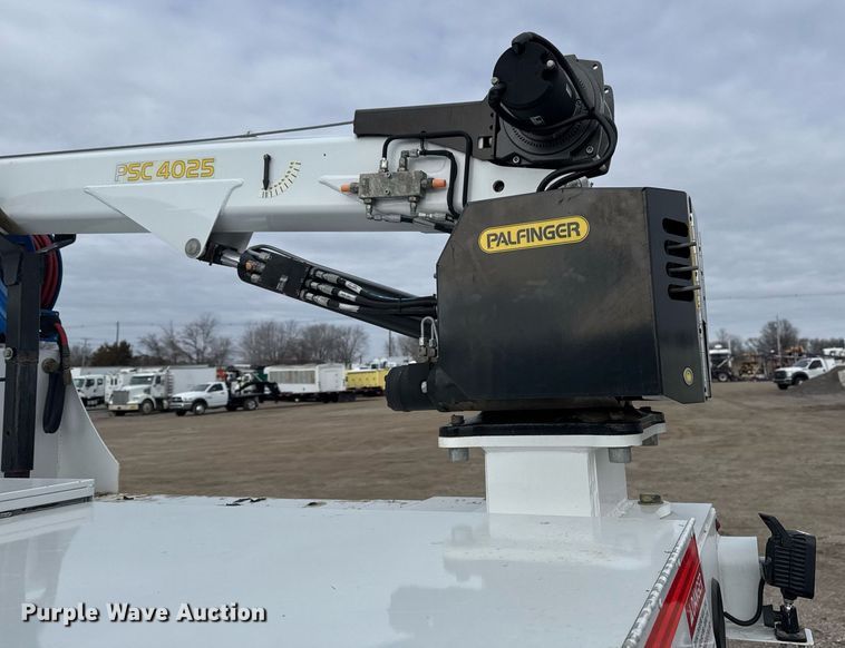 image for item EG2490 2022 Ford F550 utility / service truck