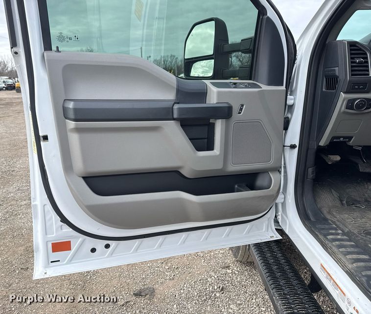 image for item EG2490 2022 Ford F550 utility / service truck