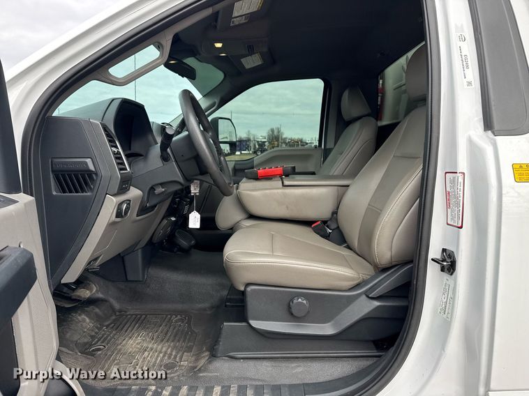 image for item EG2490 2022 Ford F550 utility / service truck