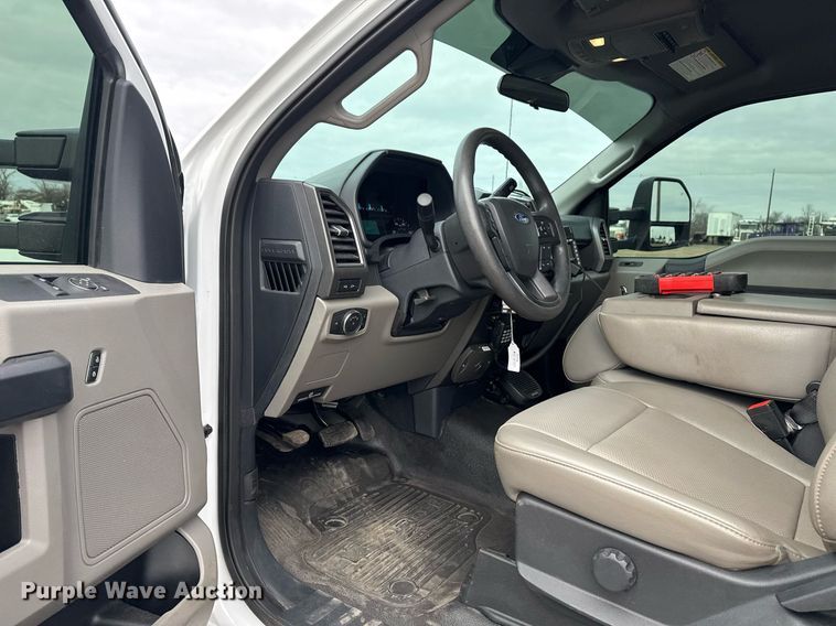 image for item EG2490 2022 Ford F550 utility / service truck