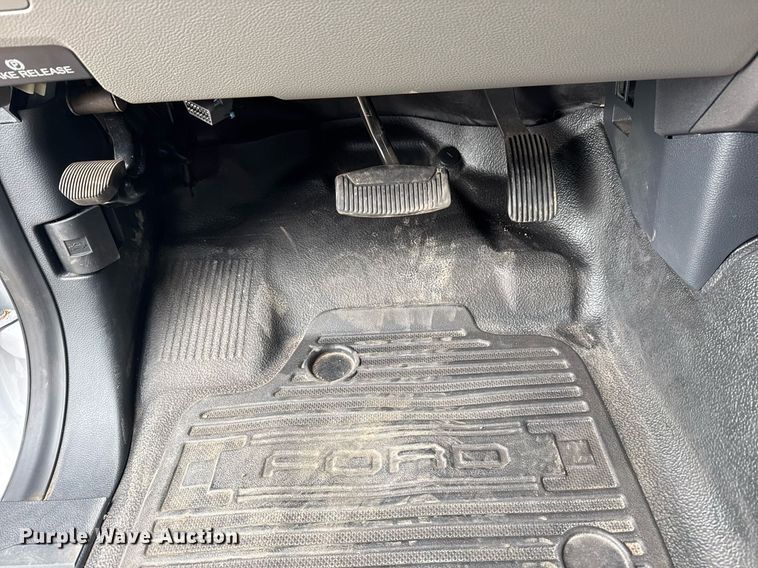 image for item EG2490 2022 Ford F550 utility / service truck