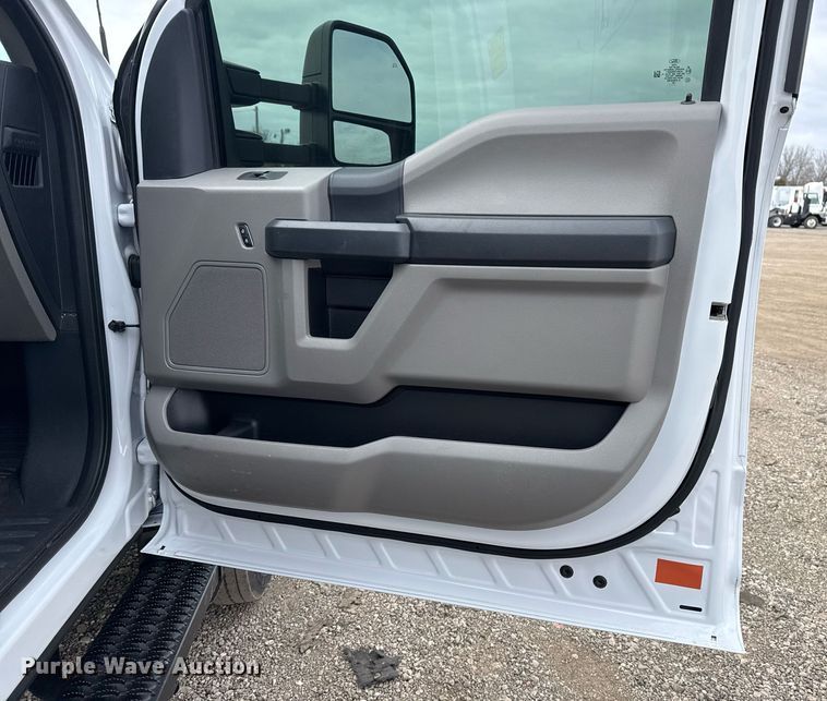 image for item EG2490 2022 Ford F550 utility / service truck