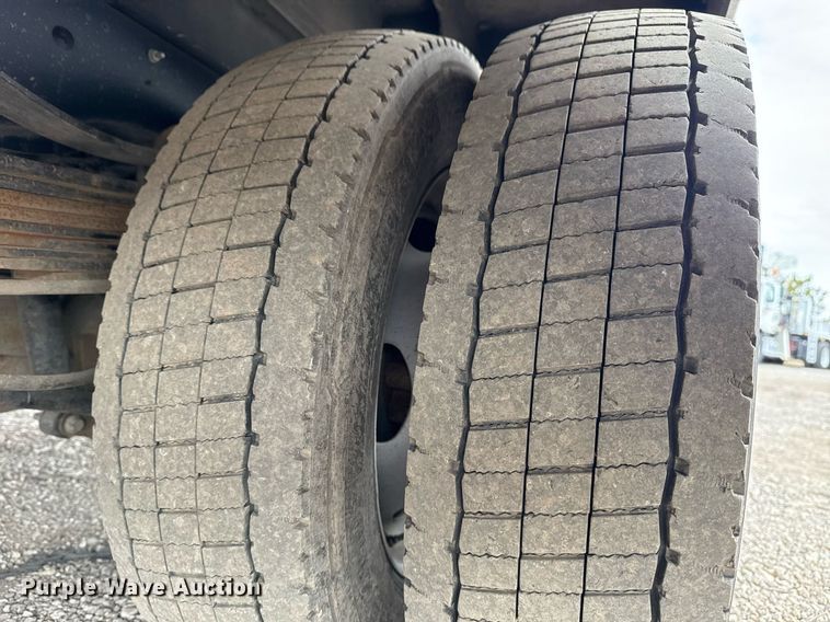 image for item EG2490 2022 Ford F550 utility / service truck