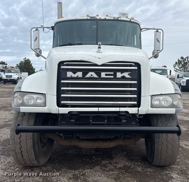 image for item EG2566 2010 Mack GU713 vacuum truck