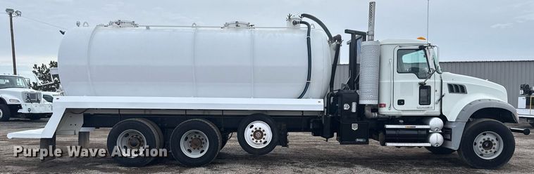 image for item EG2566 2010 Mack GU713 vacuum truck