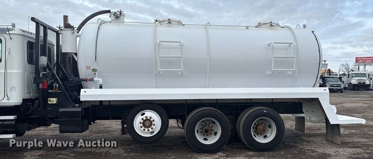 image for item EG2566 2010 Mack GU713 vacuum truck