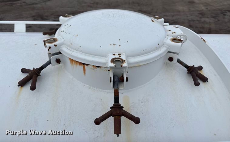 image for item EG2566 2010 Mack GU713 vacuum truck