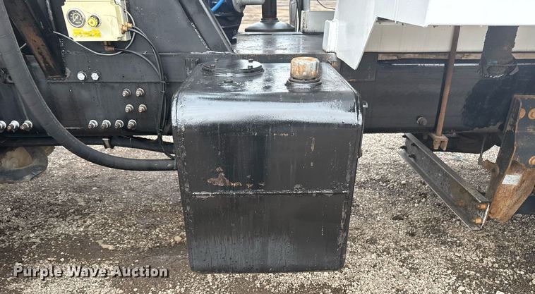 image for item EG2566 2010 Mack GU713 vacuum truck