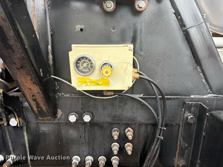 image for item EG2566 2010 Mack GU713 vacuum truck