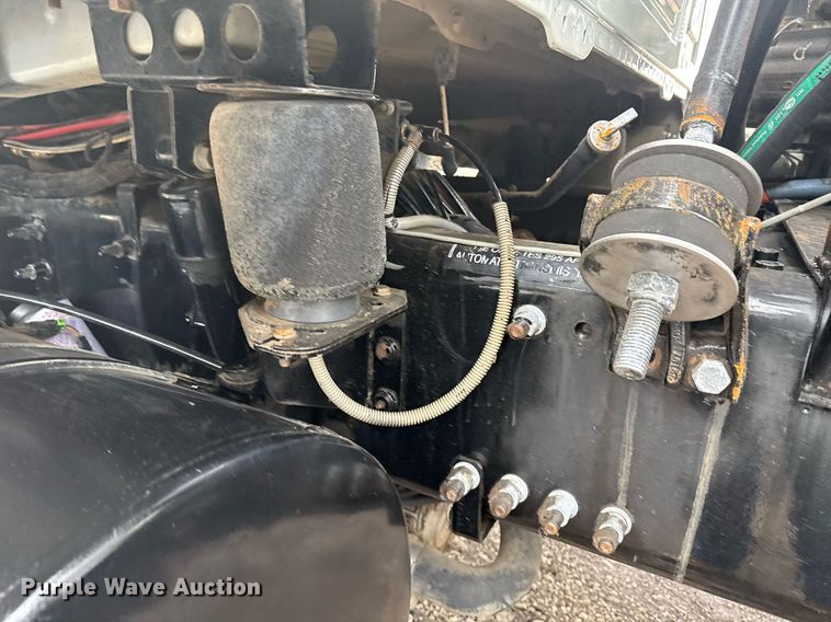 image for item EG2566 2010 Mack GU713 vacuum truck