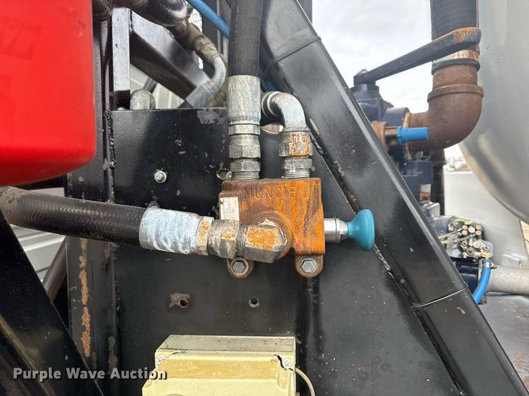 image for item EG2566 2010 Mack GU713 vacuum truck