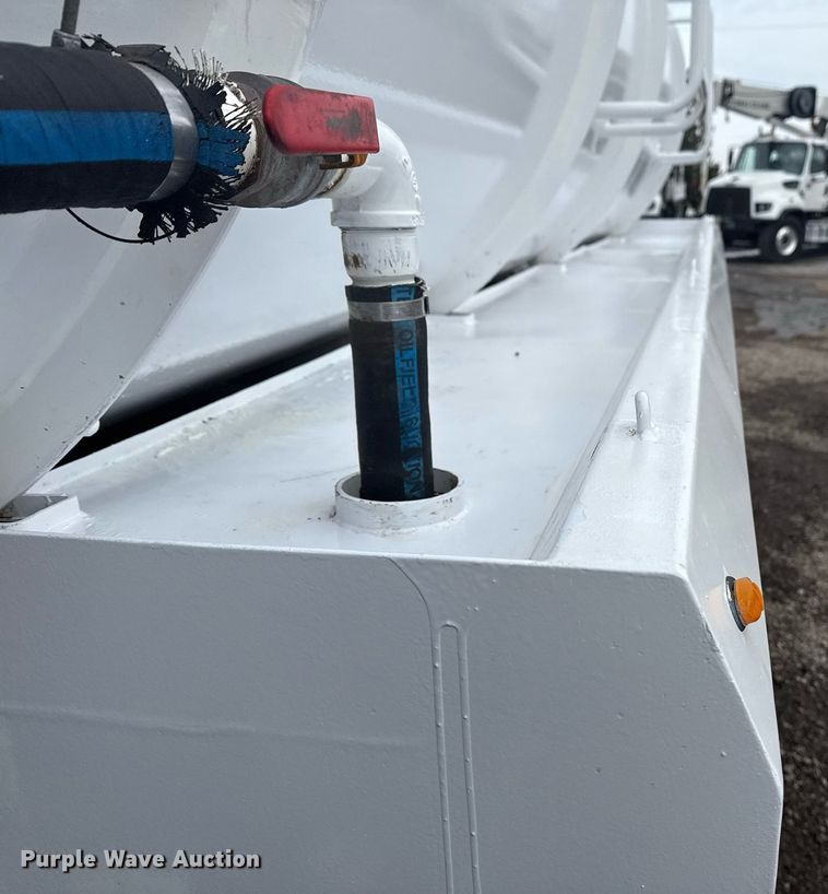 image for item EG2566 2010 Mack GU713 vacuum truck