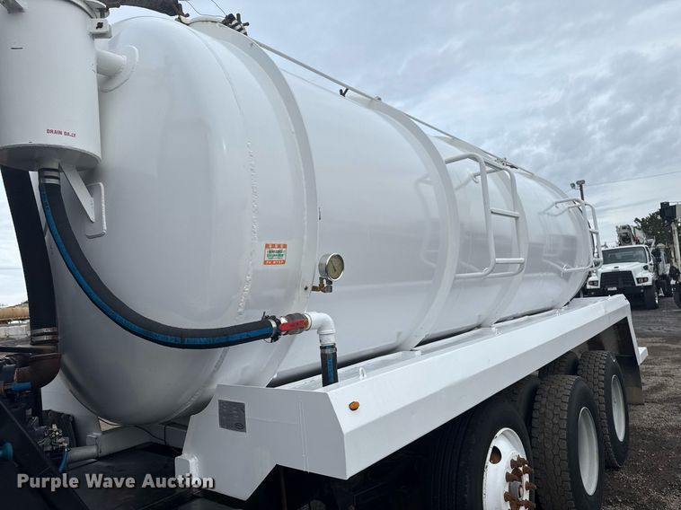 image for item EG2566 2010 Mack GU713 vacuum truck