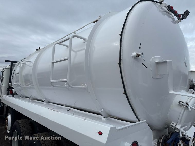 image for item EG2566 2010 Mack GU713 vacuum truck