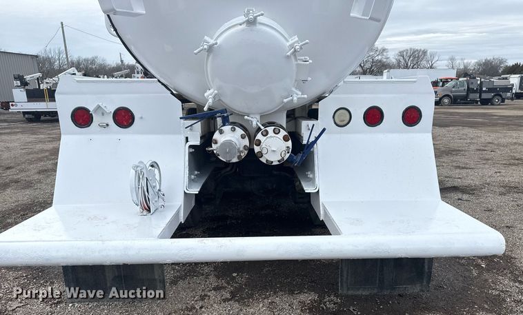 image for item EG2566 2010 Mack GU713 vacuum truck