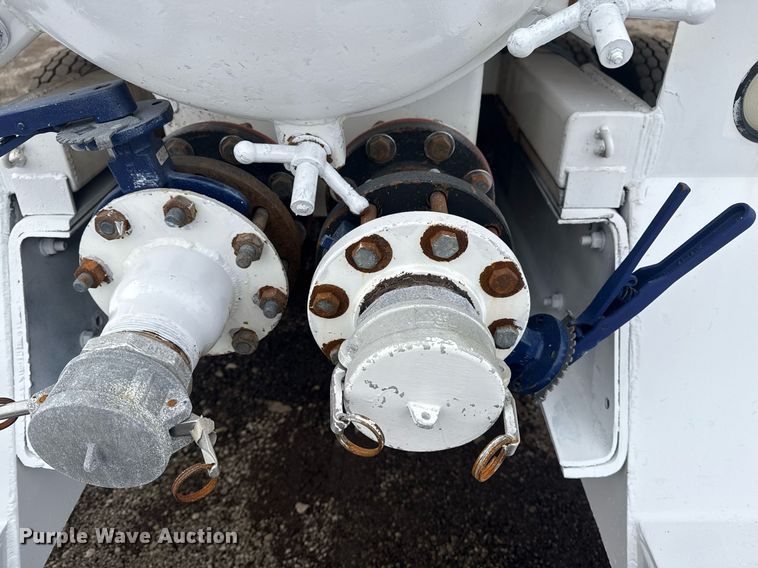 image for item EG2566 2010 Mack GU713 vacuum truck