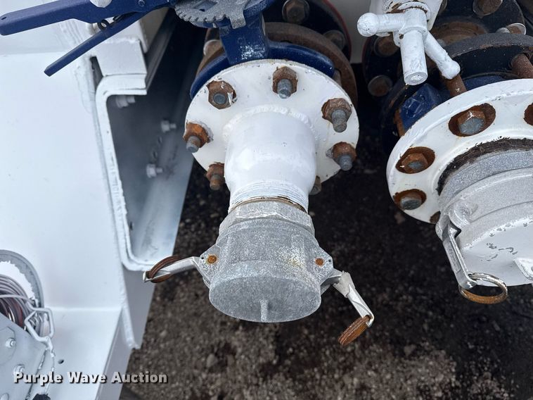 image for item EG2566 2010 Mack GU713 vacuum truck