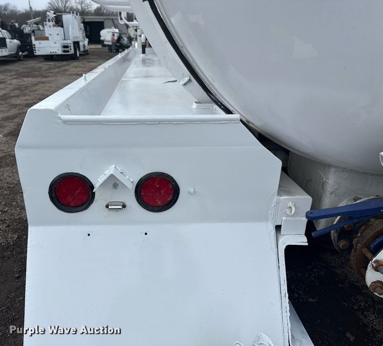 image for item EG2566 2010 Mack GU713 vacuum truck