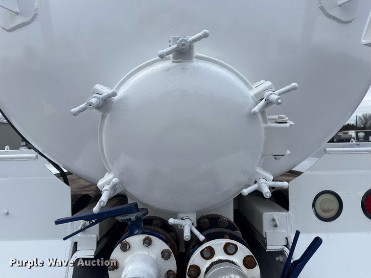 image for item EG2566 2010 Mack GU713 vacuum truck