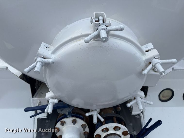 image for item EG2566 2010 Mack GU713 vacuum truck