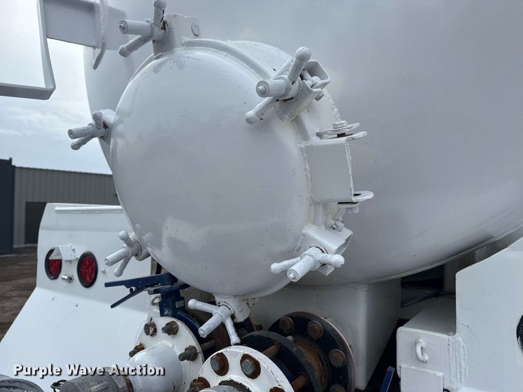 image for item EG2566 2010 Mack GU713 vacuum truck