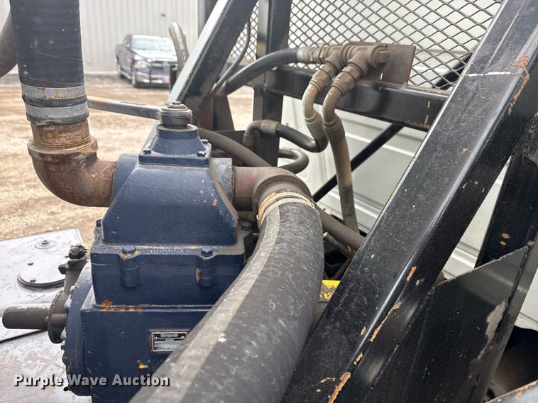 image for item EG2566 2010 Mack GU713 vacuum truck