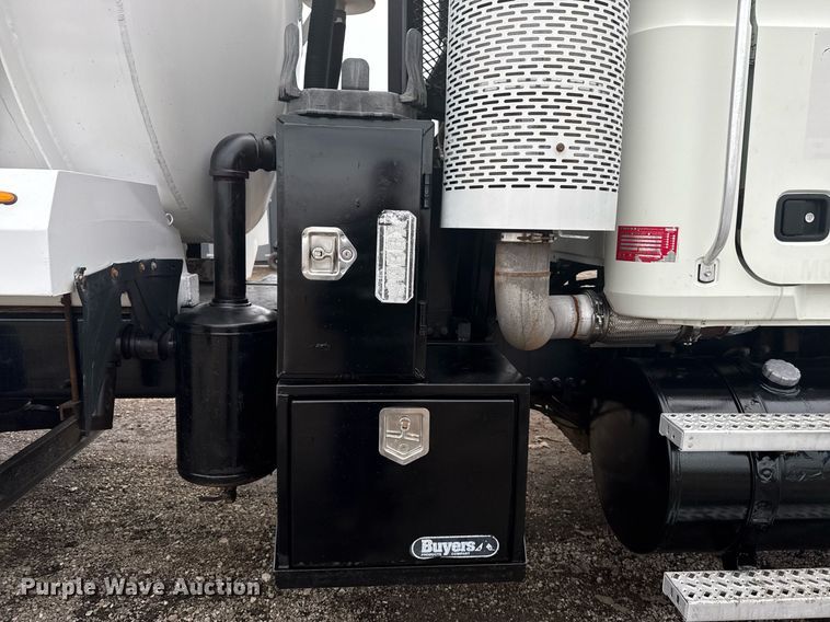 image for item EG2566 2010 Mack GU713 vacuum truck