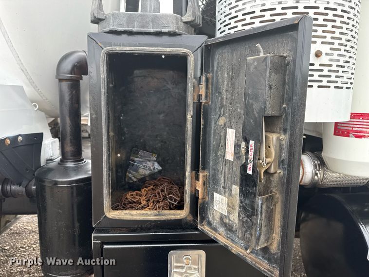 image for item EG2566 2010 Mack GU713 vacuum truck