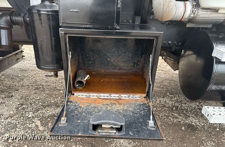 image for item EG2566 2010 Mack GU713 vacuum truck