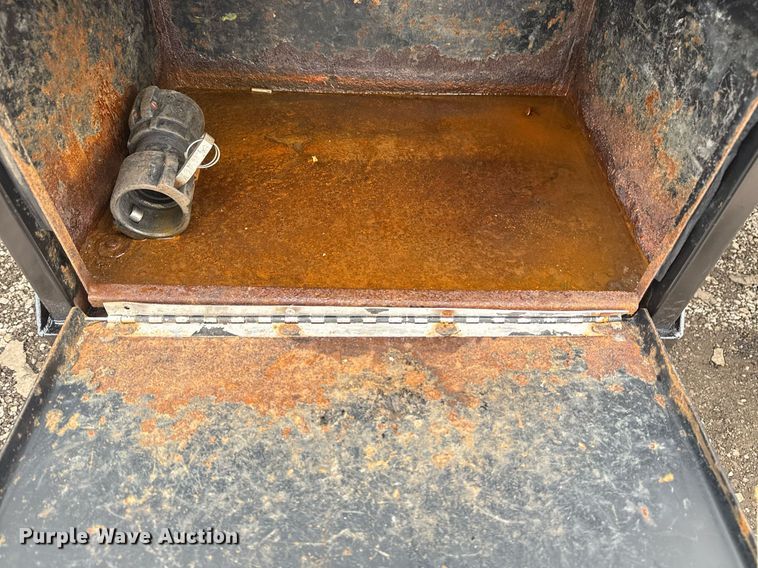 image for item EG2566 2010 Mack GU713 vacuum truck