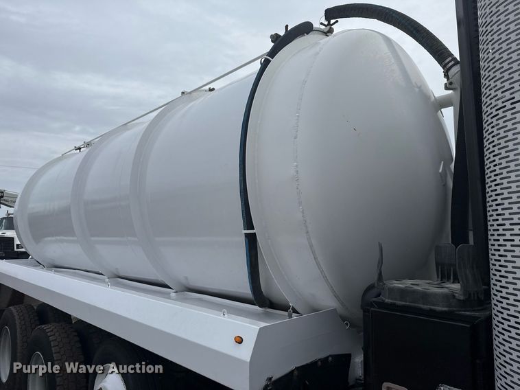 image for item EG2566 2010 Mack GU713 vacuum truck