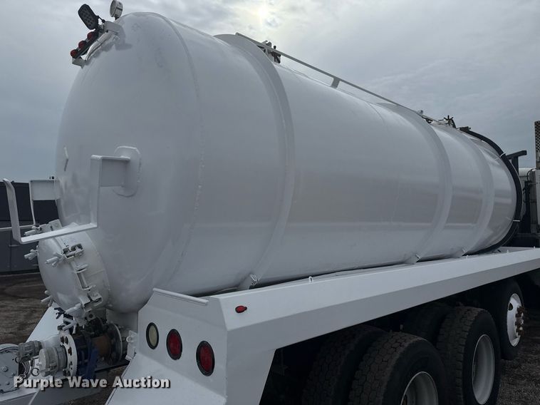 image for item EG2566 2010 Mack GU713 vacuum truck