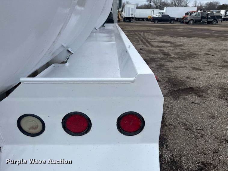 image for item EG2566 2010 Mack GU713 vacuum truck