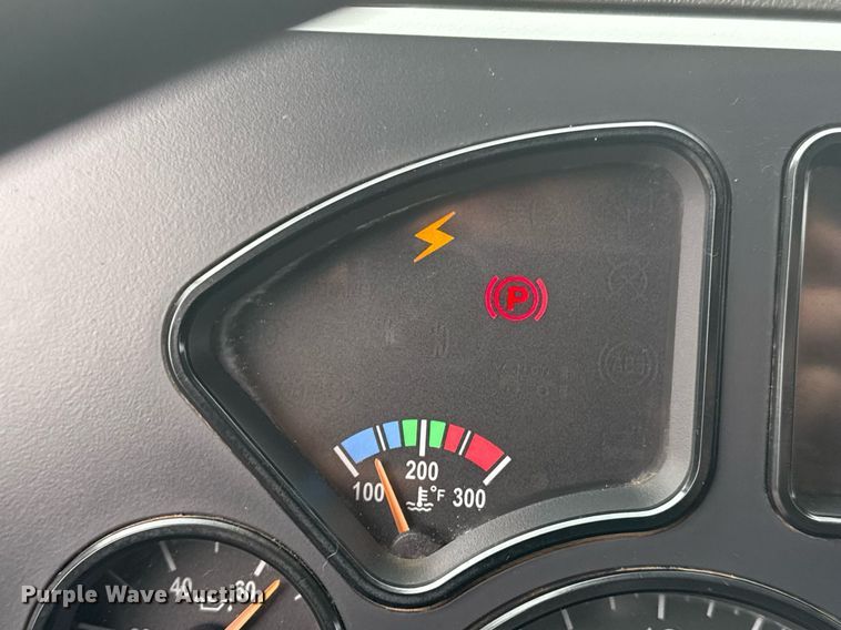 image for item EG2566 2010 Mack GU713 vacuum truck