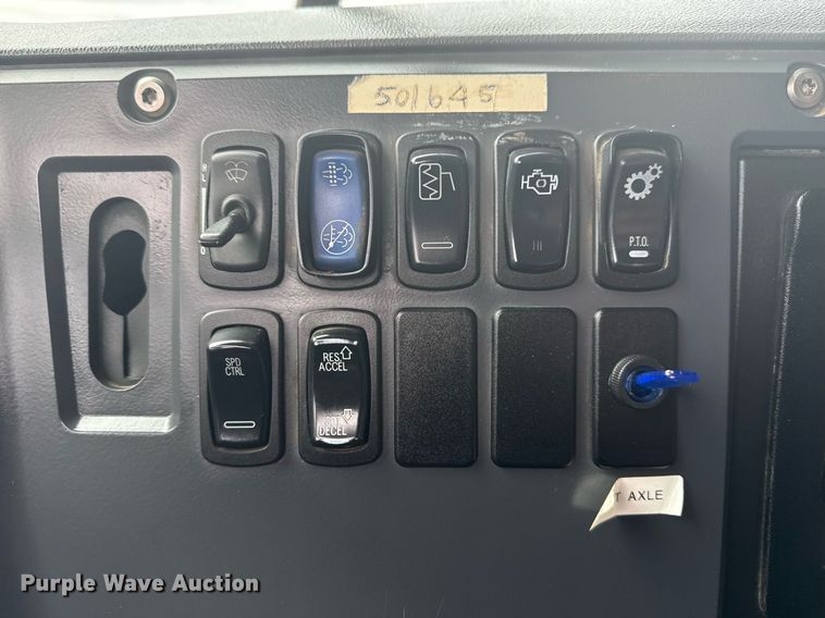 image for item EG2566 2010 Mack GU713 vacuum truck