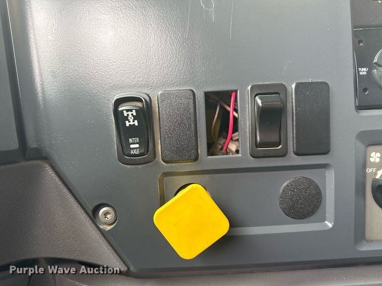 image for item EG2566 2010 Mack GU713 vacuum truck