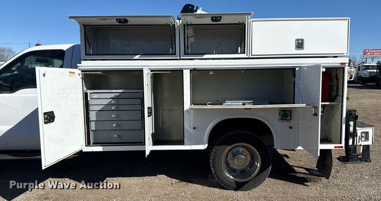 image for item EG2588 2013 Ford F550 Super Duty utility / service truck