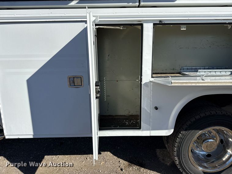 image for item EG2588 2013 Ford F550 Super Duty utility / service truck