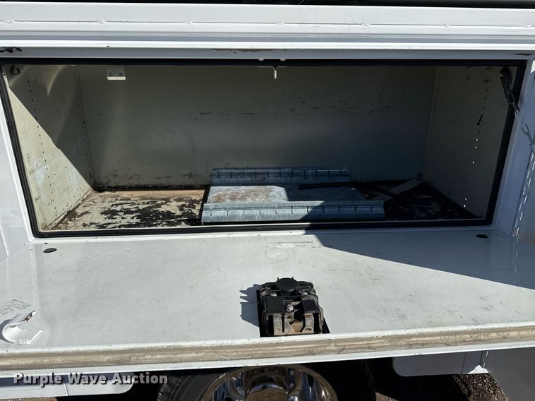 image for item EG2588 2013 Ford F550 Super Duty utility / service truck