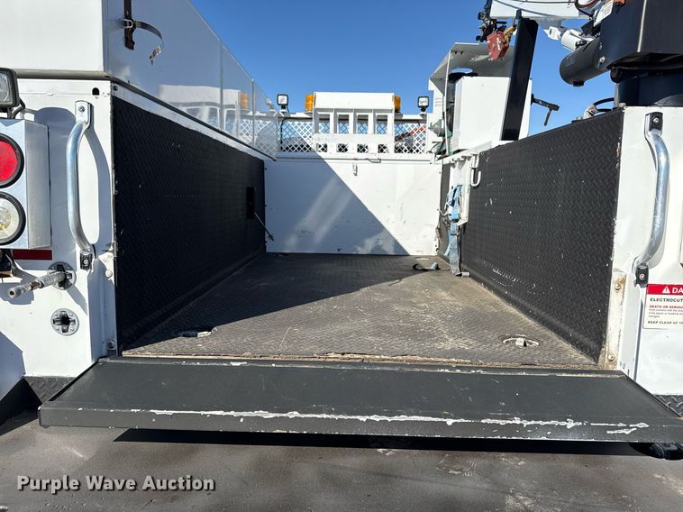 image for item EG2588 2013 Ford F550 Super Duty utility / service truck