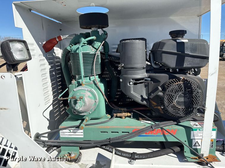 image for item EG2588 2013 Ford F550 Super Duty utility / service truck