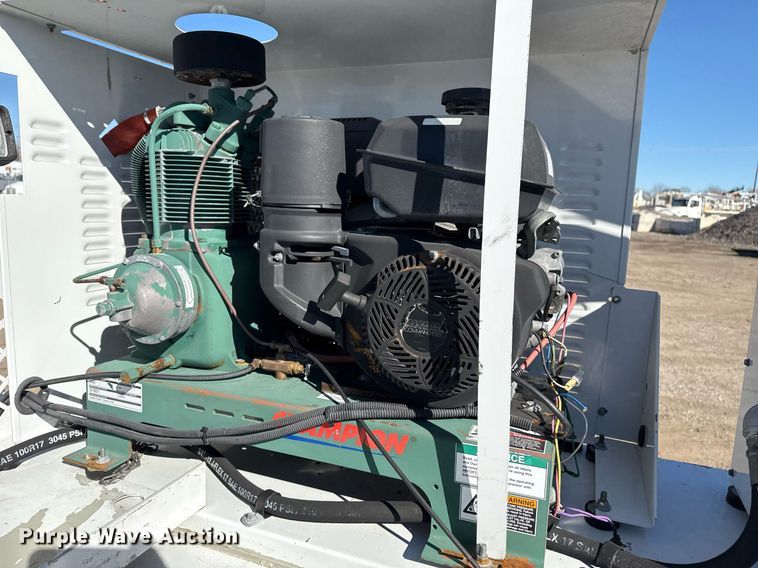 image for item EG2588 2013 Ford F550 Super Duty utility / service truck