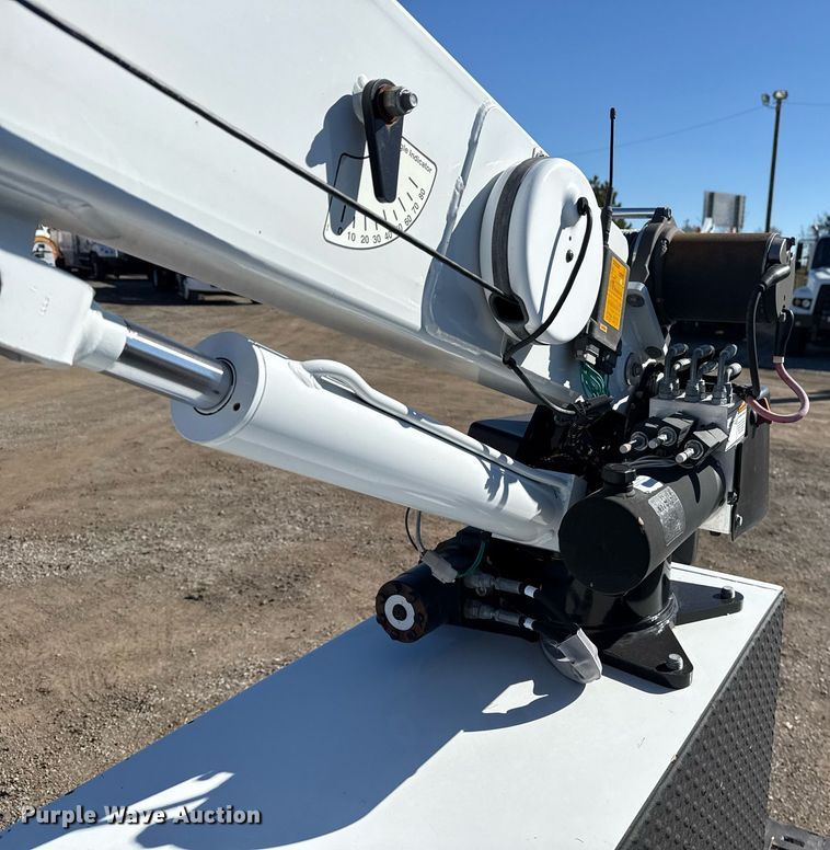 image for item EG2588 2013 Ford F550 Super Duty utility / service truck