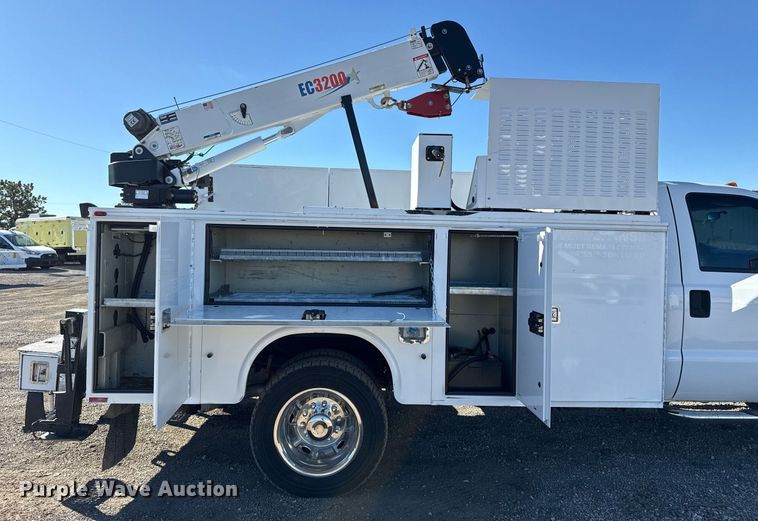 image for item EG2588 2013 Ford F550 Super Duty utility / service truck